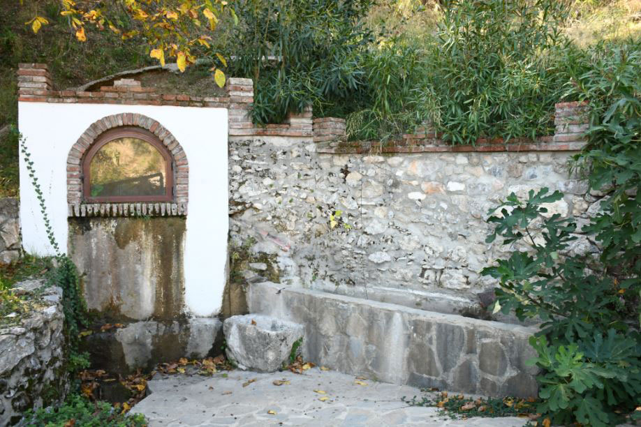 Un paseo por las fuentes de la Villa de Cartajima