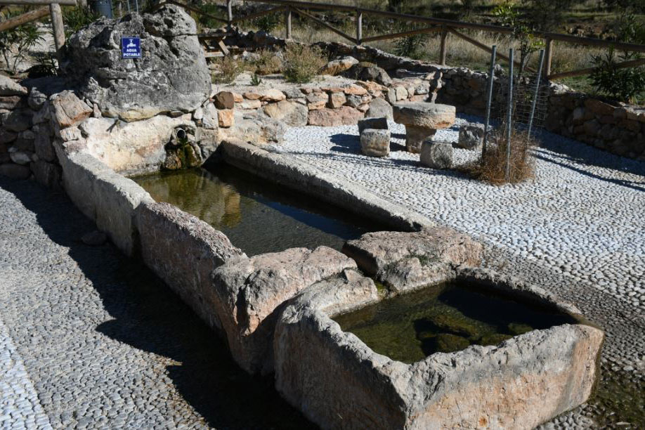 Un paseo por las fuentes de la Villa de Cartajima