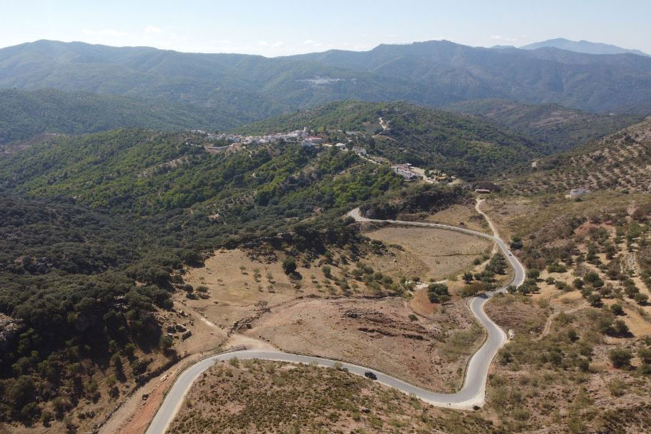 Realizan mejoras en las carreteras de acceso a Cartajima