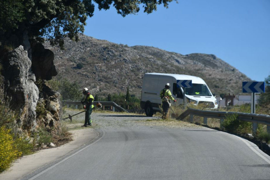 Realizan mejoras en las carreteras de acceso a Cartajima