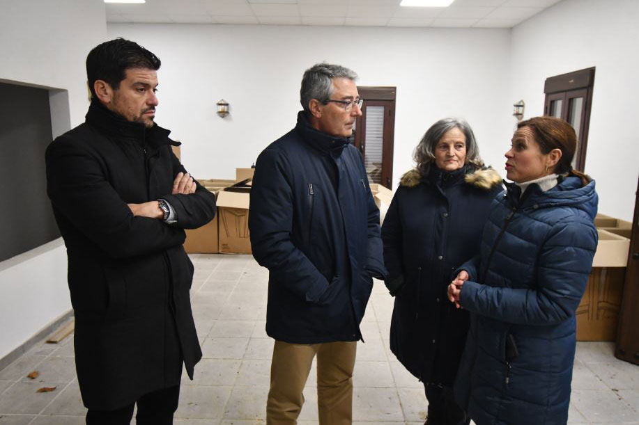 El presidente de la Diputación de Málaga realiza una visita a Cartajima