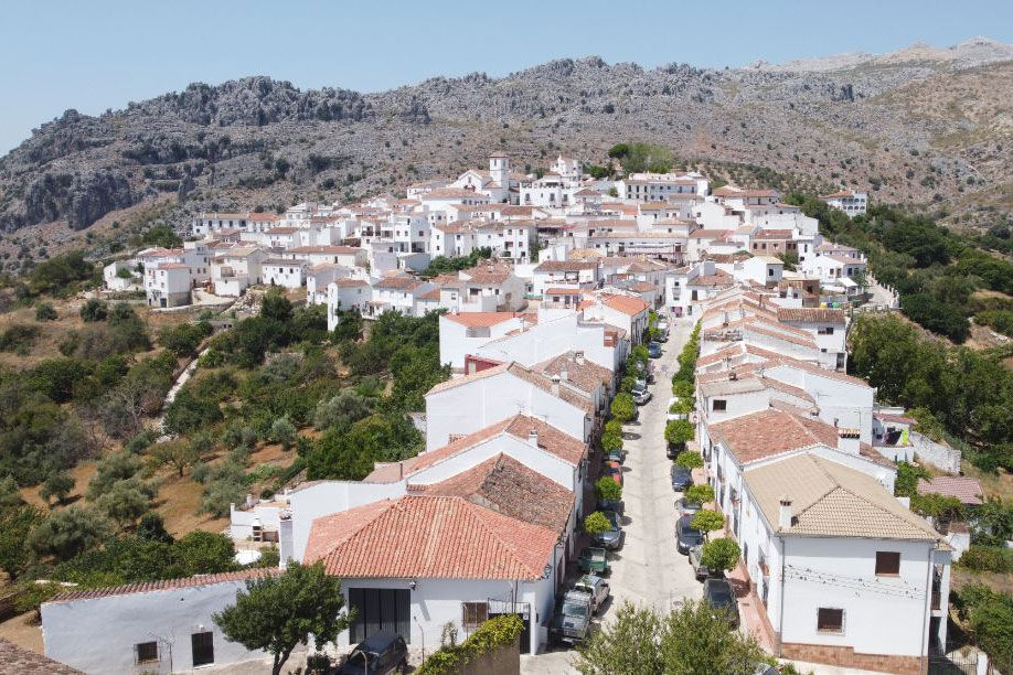 El presidente de la Diputación de Málaga realiza una visita a Cartajima