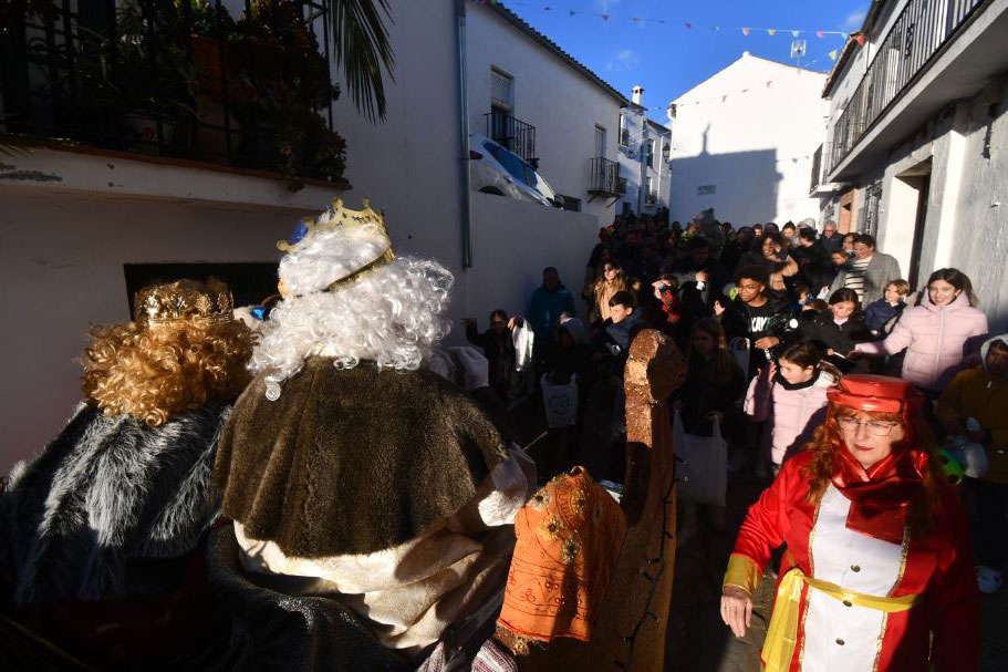 Los Reyes Magos reparten ilusión en el Valle del Genal