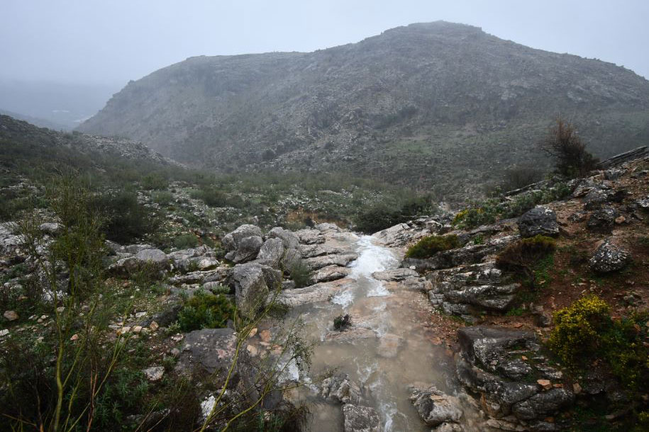 Resurge con las lluvias el arroyo de Nolones, en Cartajima