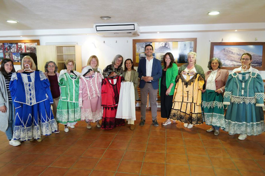 Cartajima desarrolla el taller ‘Mayores de la Costura’