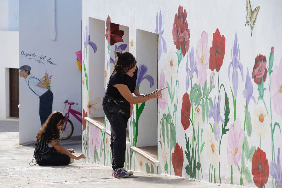 Crean nuevos murales artísticos en las calles de Cartajima