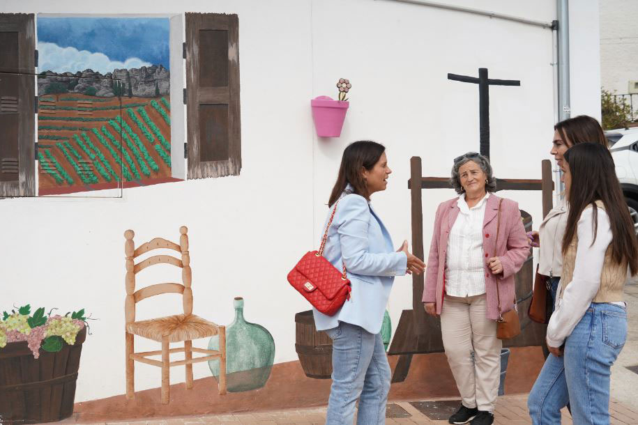 La delegada de justicia y administración local visita Cartajima