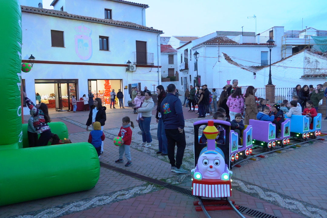 Cartajima disfrutó de su poblado navideño con numeroso público
