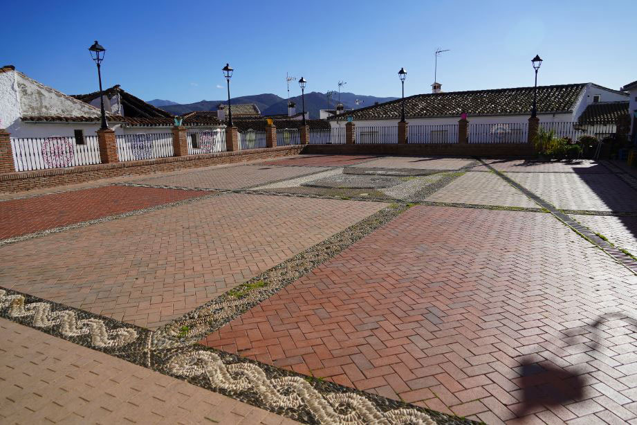 Cartajima lleva a cabo mejoras en la plaza Virgen del Rosario