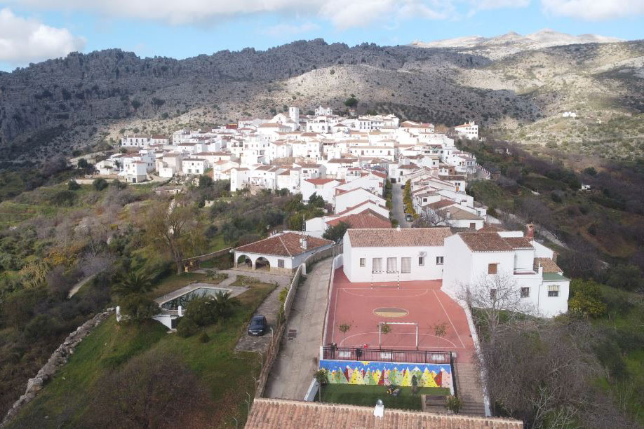Cartajima realiza mejoras en su colegio público