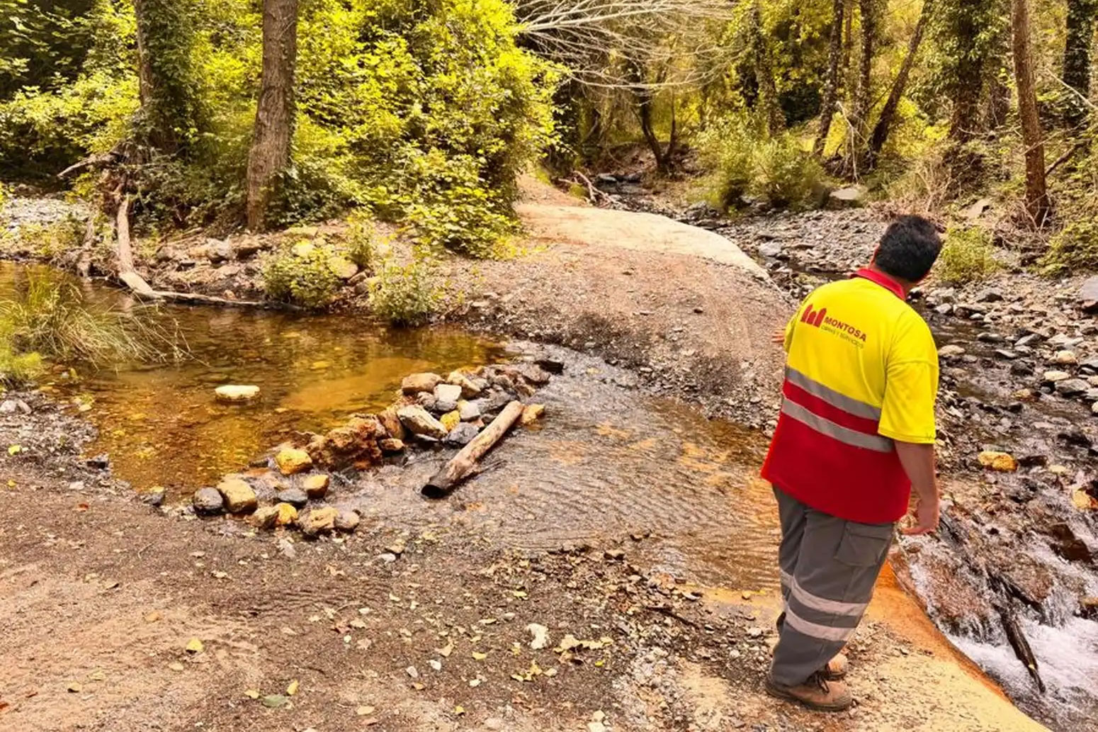 Realizan mejoras en el camino de Cartajima a Parauta