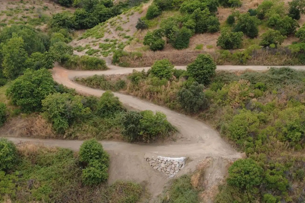 Cartajima realiza mejoras en el camino de Igualeja