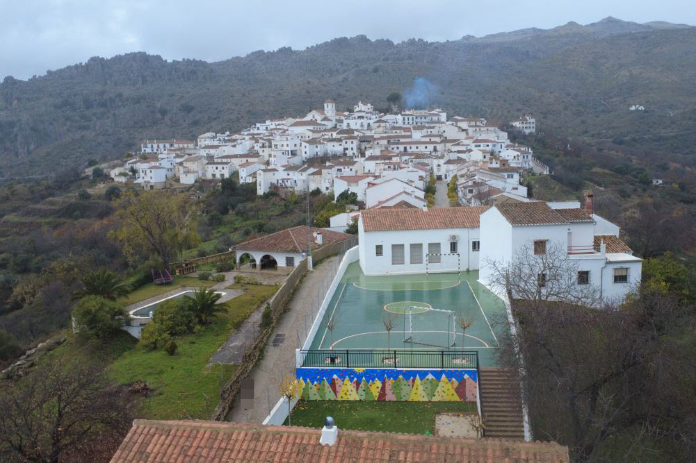 Cartajima lleva a cabo trabajos de mejora en su colegio público