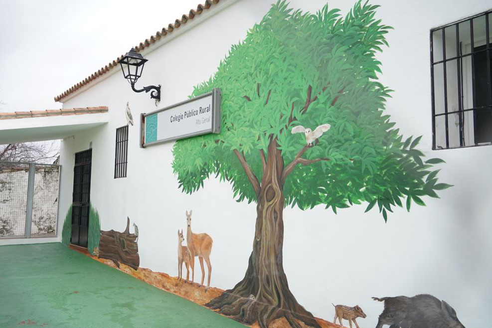 Cartajima lleva a cabo trabajos de mejora en su colegio público