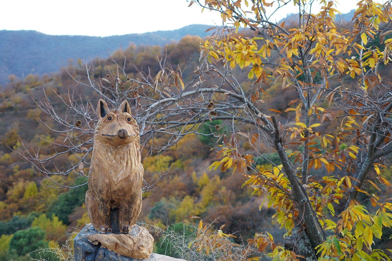 Escultura de un lobo