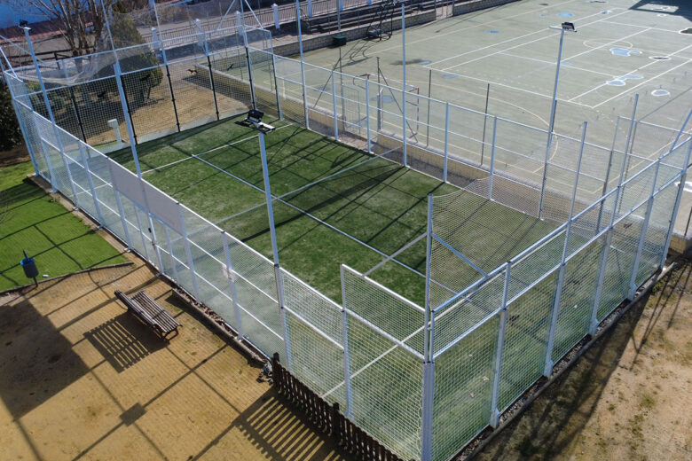 Cartajima lleva a cabo la renovación integral de su pista de pádel