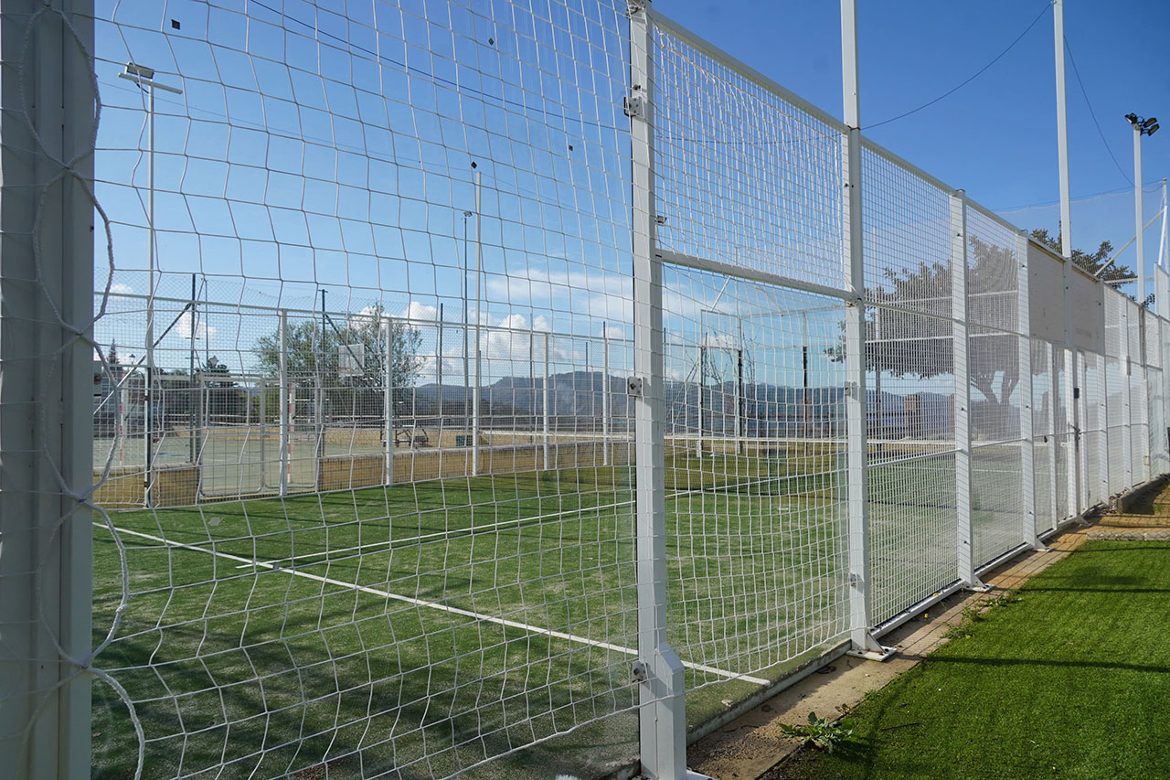 Cartajima lleva a cabo la renovación integral de su pista de pádel