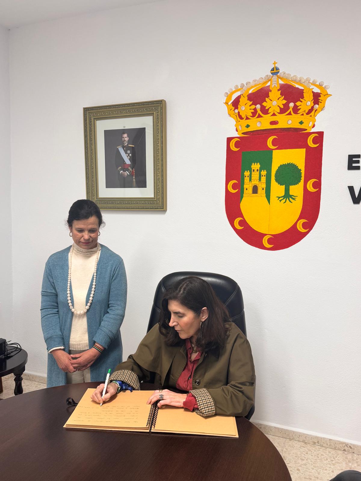 La consejera de Empleo realiza una visita a Cartajima